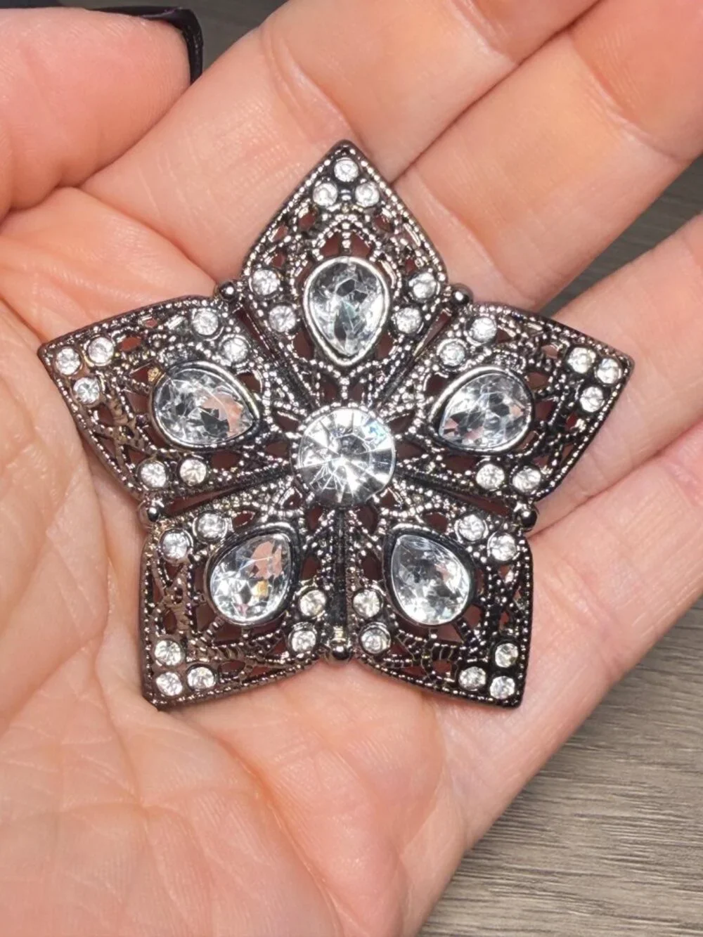 Liz Claiborne Star Brooch Rhinestone Filigree Silver Tone LC